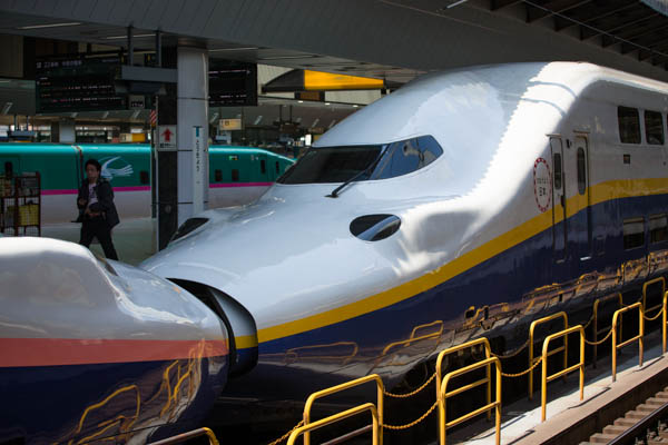 Shinkansen Kissing